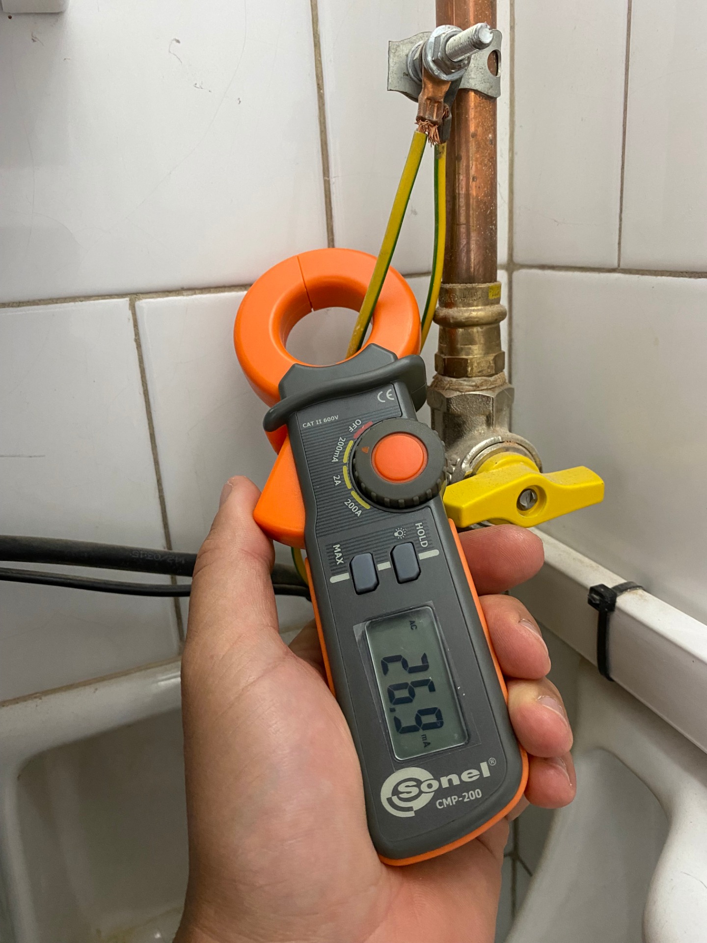 Testzárlatos villamos kazán szivárgó áramának mérése